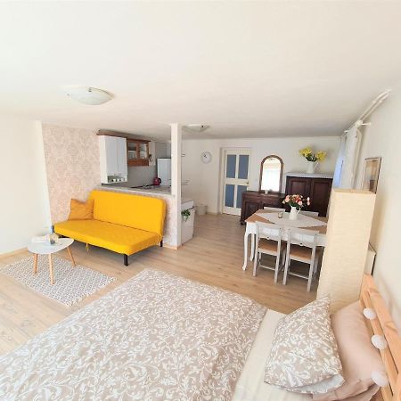 Apartman Prace Apartment Exterior photo